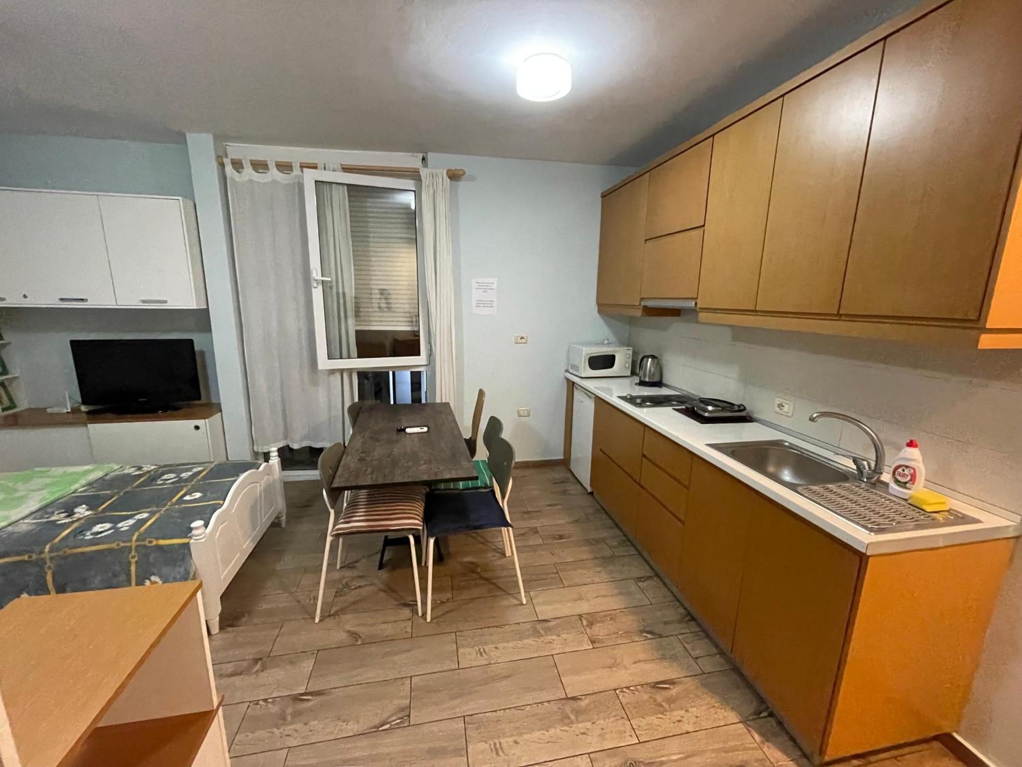 Enjoy Travel Cute Studio Apartment Тирана Екстериор снимка